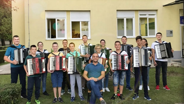 Приједор поносан на свој оркестар хармоника који осваја „посебним звуком“